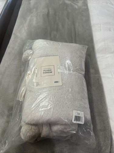 Ulta beauty throw limited - ulta,
